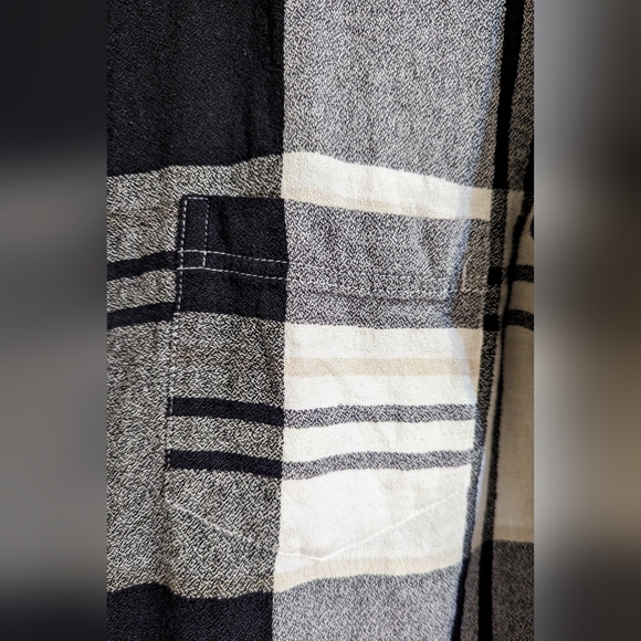 💥5 for 25💥Old Navy XL flannel shirt in black and white - Picture 4 of 8